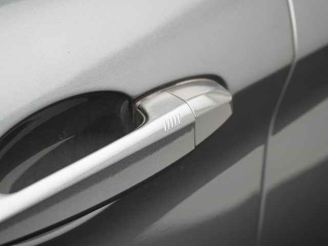 BMW X1 xDrive25e Sportline Plug In Hybrid 221pk Dealer O.H. PHEV | Trekhaak | Camera | Sfeerverlichting | Keyless | Sportstoelen Verwar