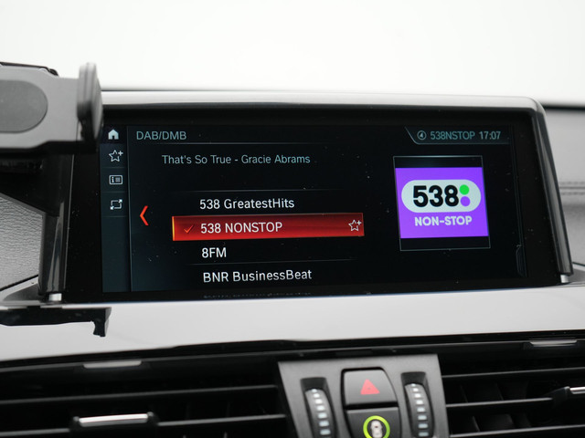 BMW X1 xDrive25e Sportline Plug In Hybrid 221pk Dealer O.H. PHEV | Trekhaak | Camera | Sfeerverlichting | Keyless | Sportstoelen Verwar