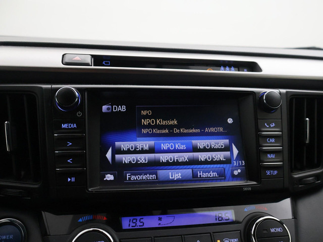 Toyota RAV4 2.5 HYBRID AWD 4WD AUT. DYNAMIC + TREKHAAK 1650 KG | ADAPTIVE CRUISE | CAMERA | STOELVERW. | 18 INCH