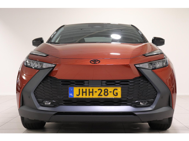 toyota-c-hr-2.0-plug-in-hybrid-220-dynamic--zwarte-18-inch-velgen--logo-s--oranje-accenten-en-remklauwen--stuur--stoelverwarming-