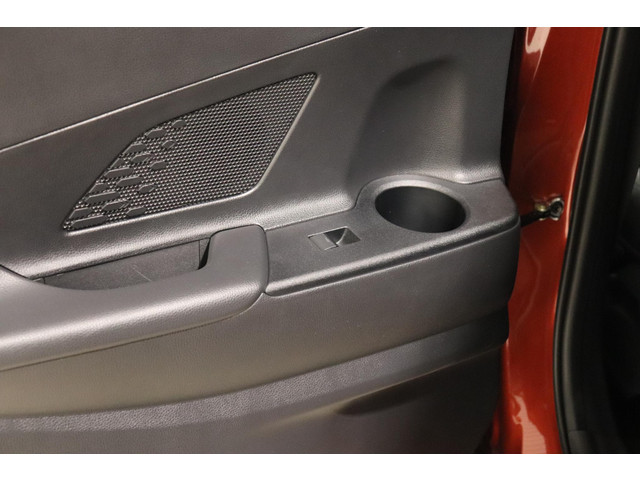 Toyota C-HR 2.0 Plug-in Hybrid 220 Dynamic, Zwarte 18 inch velgen & Logo's, Oranje Accenten en Remklauwen, Stuur & Stoelverwarming!