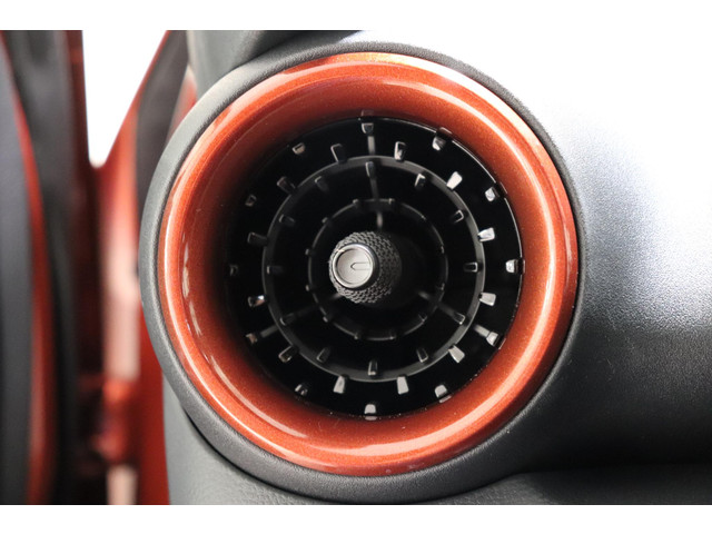 Toyota C-HR 2.0 Plug-in Hybrid 220 Dynamic, Zwarte 18 inch velgen & Logo's, Oranje Accenten en Remklauwen, Stuur & Stoelverwarming!