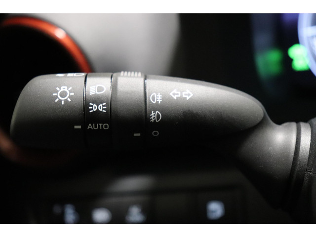 Toyota C-HR 2.0 Plug-in Hybrid 220 Dynamic, Zwarte 18 inch velgen & Logo's, Oranje Accenten en Remklauwen, Stuur & Stoelverwarming!