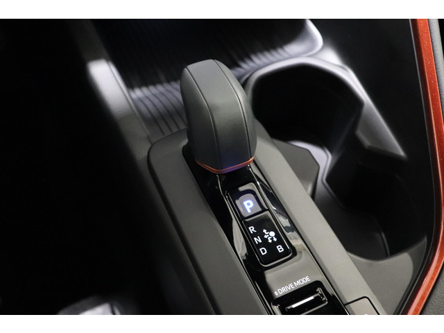 Toyota C-HR 2.0 Plug-in Hybrid 220 Dynamic, Zwarte 18 inch velgen & Logo's, Oranje Accenten en Remklauwen, Stuur & Stoelverwarming!