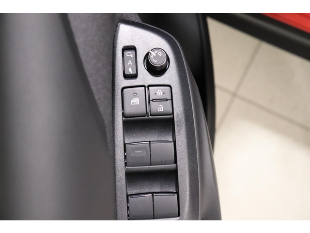 Toyota Yaris Cross 1.5 Hybrid 130 Dynamic, Comfort Pack, BSM, Stoel & Stuur verwarming, Inruilpremie €1.000,- !