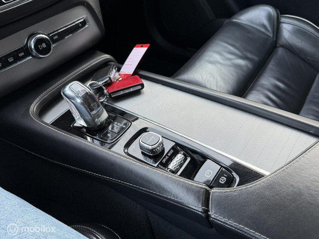 Volvo XC90 2.0 T8 Twin Engine AWD R-Design BOMVOL