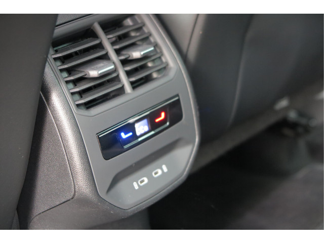 CUPRA Formentor 1.4 e-Hybrid 204pk Business. Led , Trekhaak , PDC , Clima, Stuurwiel verwarmd , LMV , Carplay, etc .