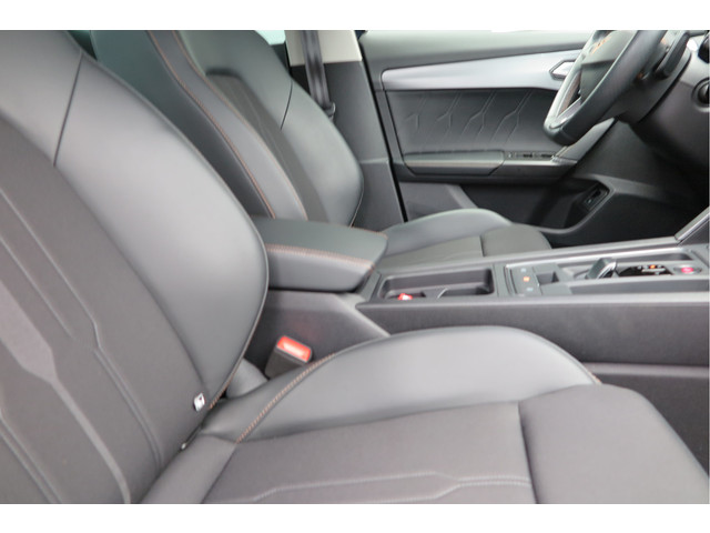 CUPRA Formentor 1.4 e-Hybrid 204pk Business. Led , Trekhaak , PDC , Clima, Stuurwiel verwarmd , LMV , Carplay, etc .