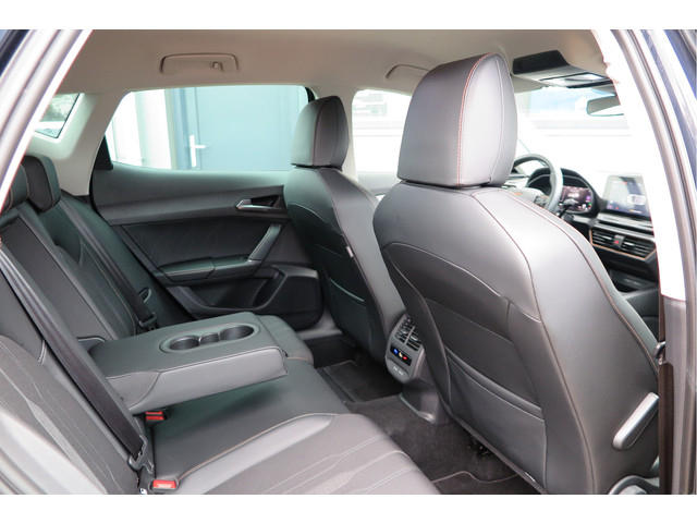 CUPRA Formentor 1.4 e-Hybrid 204pk Business. Led , Trekhaak , PDC , Clima, Stuurwiel verwarmd , LMV , Carplay, etc .