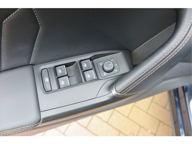 CUPRA Formentor 1.4 e-Hybrid 204pk Business. Led , Trekhaak , PDC , Clima, Stuurwiel verwarmd , LMV , Carplay, etc .