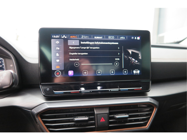 CUPRA Formentor 1.4 e-Hybrid 204pk Business. Led , Trekhaak , PDC , Clima, Stuurwiel verwarmd , LMV , Carplay, etc .