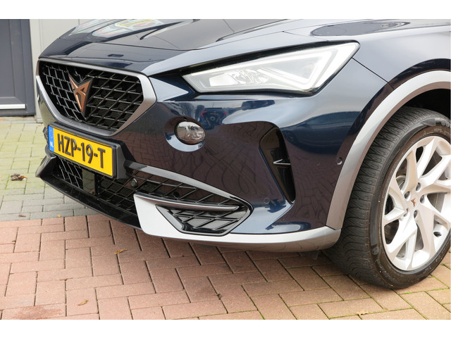 CUPRA Formentor 1.4 e-Hybrid 204pk Business. Led , Trekhaak , PDC , Clima, Stuurwiel verwarmd , LMV , Carplay, etc .