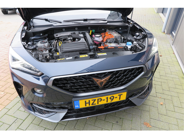 CUPRA Formentor 1.4 e-Hybrid 204pk Business. Led , Trekhaak , PDC , Clima, Stuurwiel verwarmd , LMV , Carplay, etc .