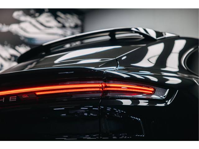 Porsche Cayenne Coupé 3.0 E-Hybrid Black Edition | Sport Chrono | Luchtvering | Adaptieve (18-voudige) sportstoelen met verwarming en verkoeling