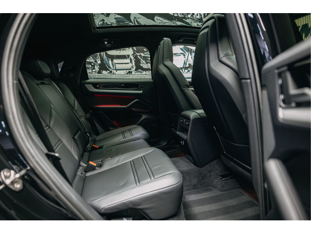 Porsche Cayenne Coupé 3.0 E-Hybrid Black Edition | Sport Chrono | Luchtvering | Adaptieve (18-voudige) sportstoelen met verwarming en verkoeling