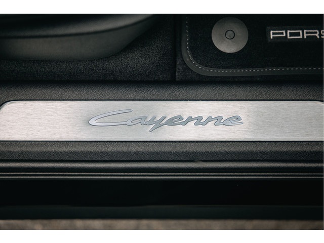 Porsche Cayenne Coupé 3.0 E-Hybrid Black Edition | Sport Chrono | Luchtvering | Adaptieve (18-voudige) sportstoelen met verwarming en verkoeling
