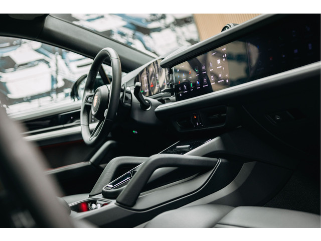 Porsche Cayenne Coupé 3.0 E-Hybrid Black Edition | Sport Chrono | Luchtvering | Adaptieve (18-voudige) sportstoelen met verwarming en verkoeling