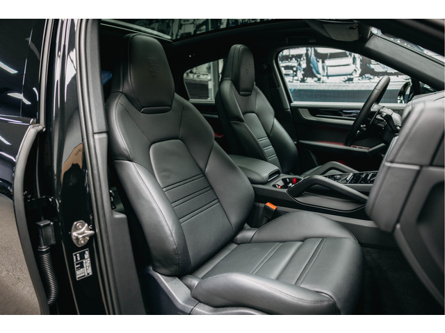 Porsche Cayenne Coupé 3.0 E-Hybrid Black Edition | Sport Chrono | Luchtvering | Adaptieve (18-voudige) sportstoelen met verwarming en verkoeling