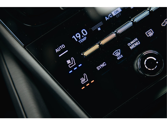 Porsche Cayenne Coupé 3.0 E-Hybrid Black Edition | Sport Chrono | Luchtvering | Adaptieve (18-voudige) sportstoelen met verwarming en verkoeling