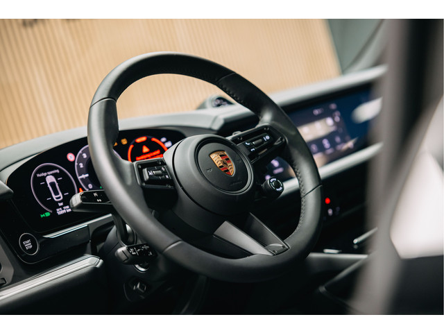 Porsche Cayenne Coupé 3.0 E-Hybrid Black Edition | Sport Chrono | Luchtvering | Adaptieve (18-voudige) sportstoelen met verwarming en verkoeling