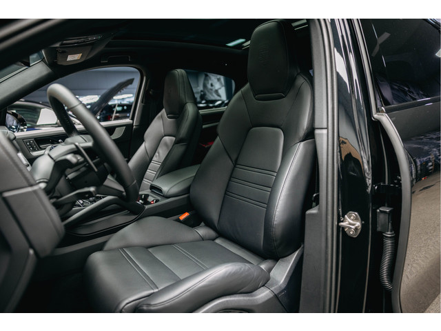 Porsche Cayenne Coupé 3.0 E-Hybrid Black Edition | Sport Chrono | Luchtvering | Adaptieve (18-voudige) sportstoelen met verwarming en verkoeling