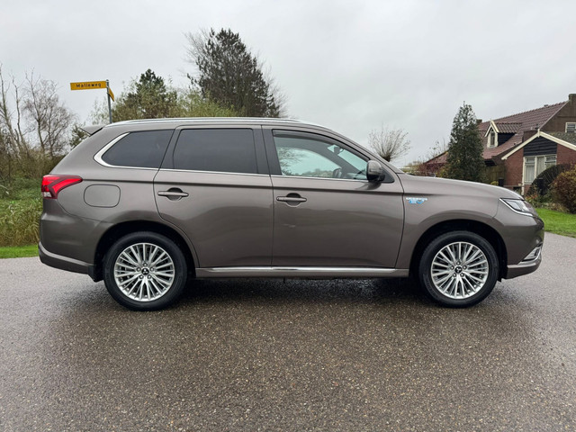Mitsubishi Outlander 2.4 PHEV S Automaat Clima - Airco Navi Camera Leder Elektrische Voorstoel - Achterklep Trekhaak