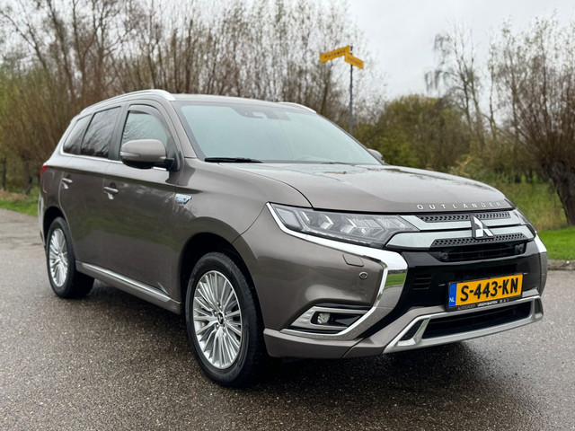 mitsubishi-outlander-2.4-phev-s---automaat---clima---airco---navi---camera---leder---elektrische-voorstoel---achterklep---trekhaak