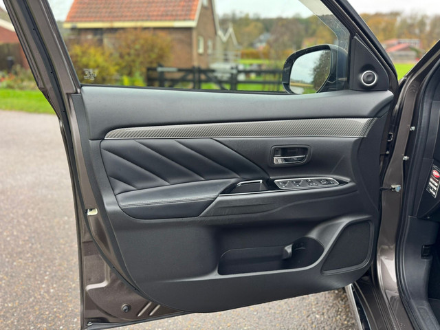 Mitsubishi Outlander 2.4 PHEV S Automaat Clima - Airco Navi Camera Leder Elektrische Voorstoel - Achterklep Trekhaak