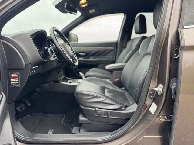 Mitsubishi Outlander 2.4 PHEV S Automaat Clima - Airco Navi Camera Leder Elektrische Voorstoel - Achterklep Trekhaak