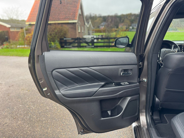 Mitsubishi Outlander 2.4 PHEV S Automaat Clima - Airco Navi Camera Leder Elektrische Voorstoel - Achterklep Trekhaak