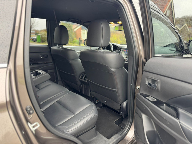 Mitsubishi Outlander 2.4 PHEV S Automaat Clima - Airco Navi Camera Leder Elektrische Voorstoel - Achterklep Trekhaak