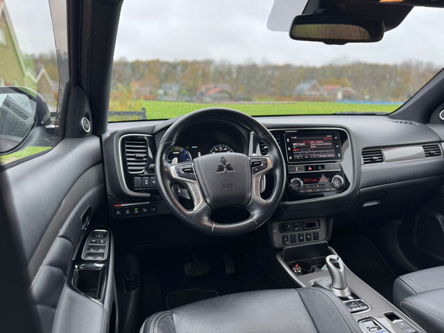 Mitsubishi Outlander 2.4 PHEV S Automaat Clima - Airco Navi Camera Leder Elektrische Voorstoel - Achterklep Trekhaak