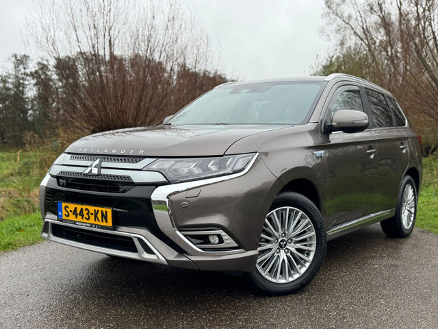 Mitsubishi Outlander 2.4 PHEV S Automaat Clima - Airco Navi Camera Leder Elektrische Voorstoel - Achterklep Trekhaak