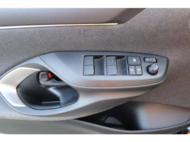 Mazda 2 Hybrid 1.5 Select , Automaat, Adap.Cruise, Camera, PDC, HUD, Clima, Apple Carplay, LMV 16 Inch, Stuur Stoelverwarming