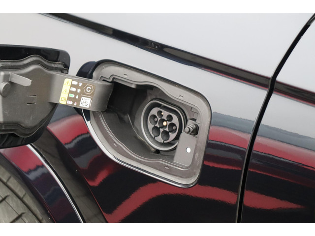 Jeep Grand Cherokee 2.0 Summit Reserve 4xe McIntosh Audio Passenger Display Panoramadak