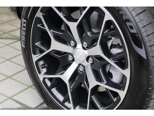 Jeep Grand Cherokee 2.0 Summit Reserve 4xe McIntosh Audio Passenger Display Panoramadak