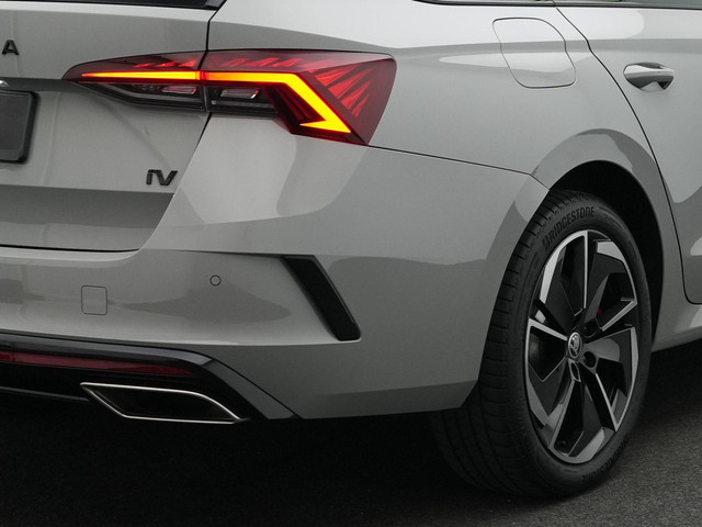 Skoda Octavia Combi 1.4 TSI RS iV 245 pk DSG PHEV Business | Panoramadak | Canton | Adaptief onderstel | Matrix LED | Achteruitrijcamera | Sto