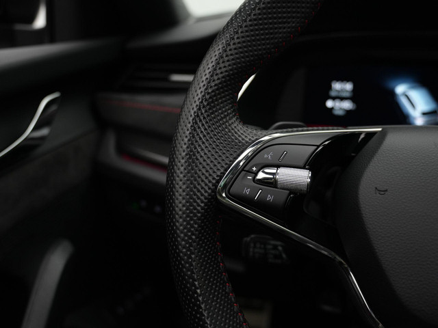 Skoda Octavia Combi 1.4 TSI RS iV 245 pk DSG PHEV Business | Panoramadak | Canton | Adaptief onderstel | Matrix LED | Achteruitrijcamera | Sto