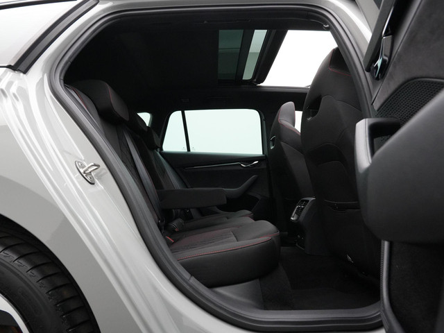 Skoda Octavia Combi 1.4 TSI RS iV 245 pk DSG PHEV Business | Panoramadak | Canton | Adaptief onderstel | Matrix LED | Achteruitrijcamera | Sto