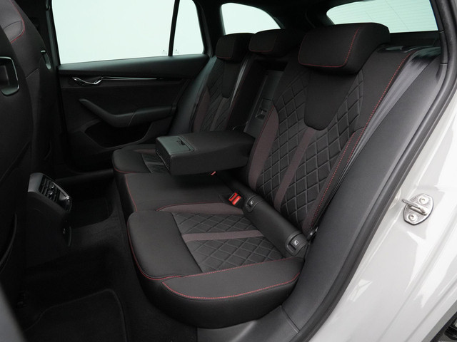 Skoda Octavia Combi 1.4 TSI RS iV 245 pk DSG PHEV Business | Panoramadak | Canton | Adaptief onderstel | Matrix LED | Achteruitrijcamera | Sto