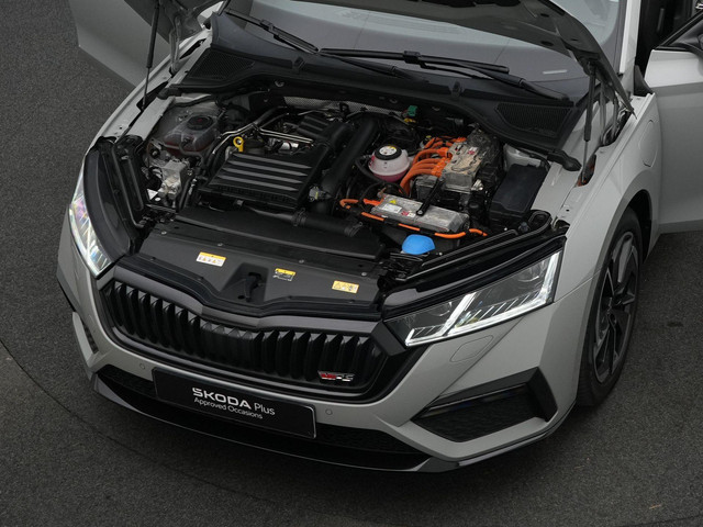 Skoda Octavia Combi 1.4 TSI RS iV 245 pk DSG PHEV Business | Panoramadak | Canton | Adaptief onderstel | Matrix LED | Achteruitrijcamera | Sto