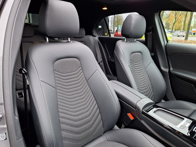 Mercedes-Benz A-Klasse 250 e Star Edition Luxury Line | Panoramadak | Night pakket | Achteruitrijcamera | Sfeerverlichting | Multibeam LED | Dodehoekas