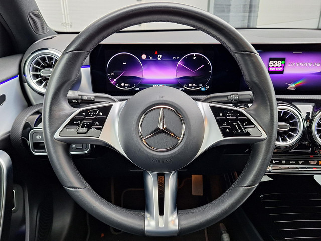 Mercedes-Benz A-Klasse 250 e Star Edition Luxury Line | Panoramadak | Night pakket | Achteruitrijcamera | Sfeerverlichting | Multibeam LED | Dodehoekas