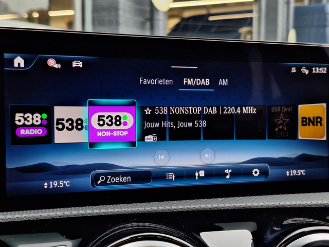 Mercedes-Benz A-Klasse 250 e Star Edition Luxury Line | Panoramadak | Night pakket | Achteruitrijcamera | Sfeerverlichting | Multibeam LED | Dodehoekas