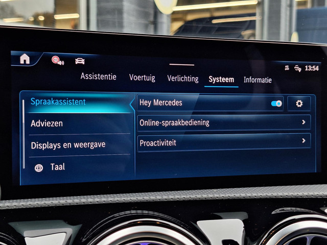 Mercedes-Benz A-Klasse 250 e Star Edition Luxury Line | Panoramadak | Night pakket | Achteruitrijcamera | Sfeerverlichting | Multibeam LED | Dodehoekas