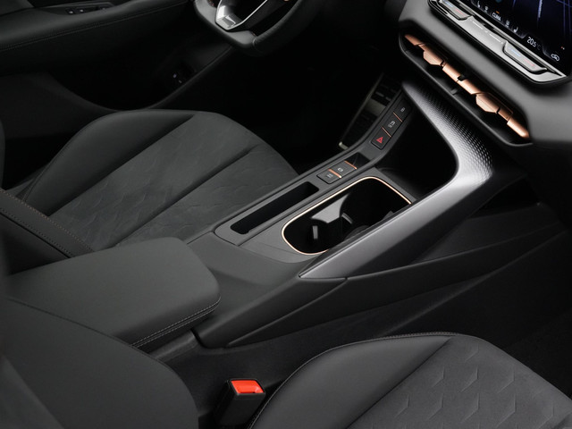 CUPRA Terramar 1.5 TSI e-Hybrid 272 pk DSG VZ Performance | Panoramadak | Trekhaak | Leder Suede | Sennheiser | Geheugenstoel | Matrix LED | Ad