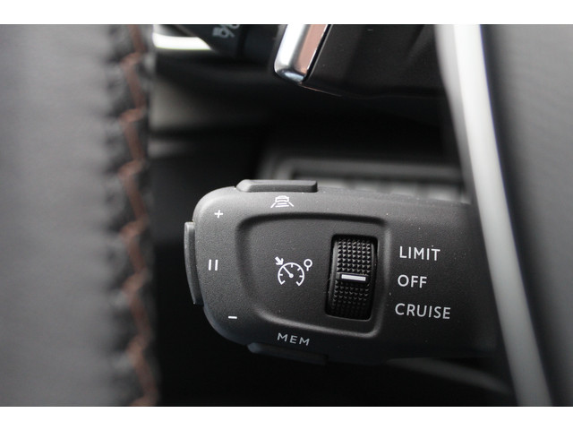 Peugeot 3008 1.6 HYbrid 225 GT | Nachtzicht | Panoramadak | Trekhaak | Navigatie | Camera | BLIS