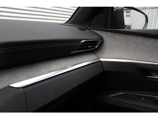 Peugeot 3008 1.6 HYbrid 225 GT | Nachtzicht | Panoramadak | Trekhaak | Navigatie | Camera | BLIS