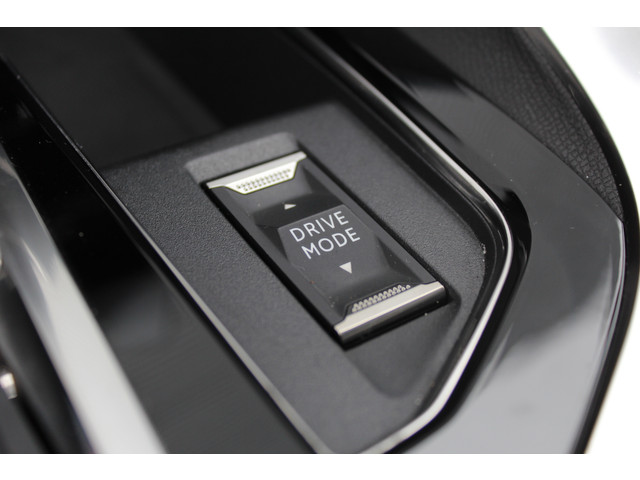 Peugeot 3008 1.6 HYbrid 225 GT | Nachtzicht | Panoramadak | Trekhaak | Navigatie | Camera | BLIS