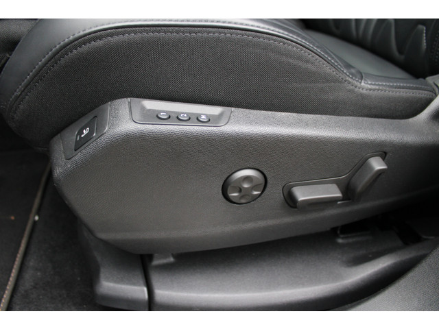 Peugeot 3008 1.6 HYbrid4 300 GT | Trekhaak | Focal | Camera | Leder | Navigatie | Adaptieve cruise